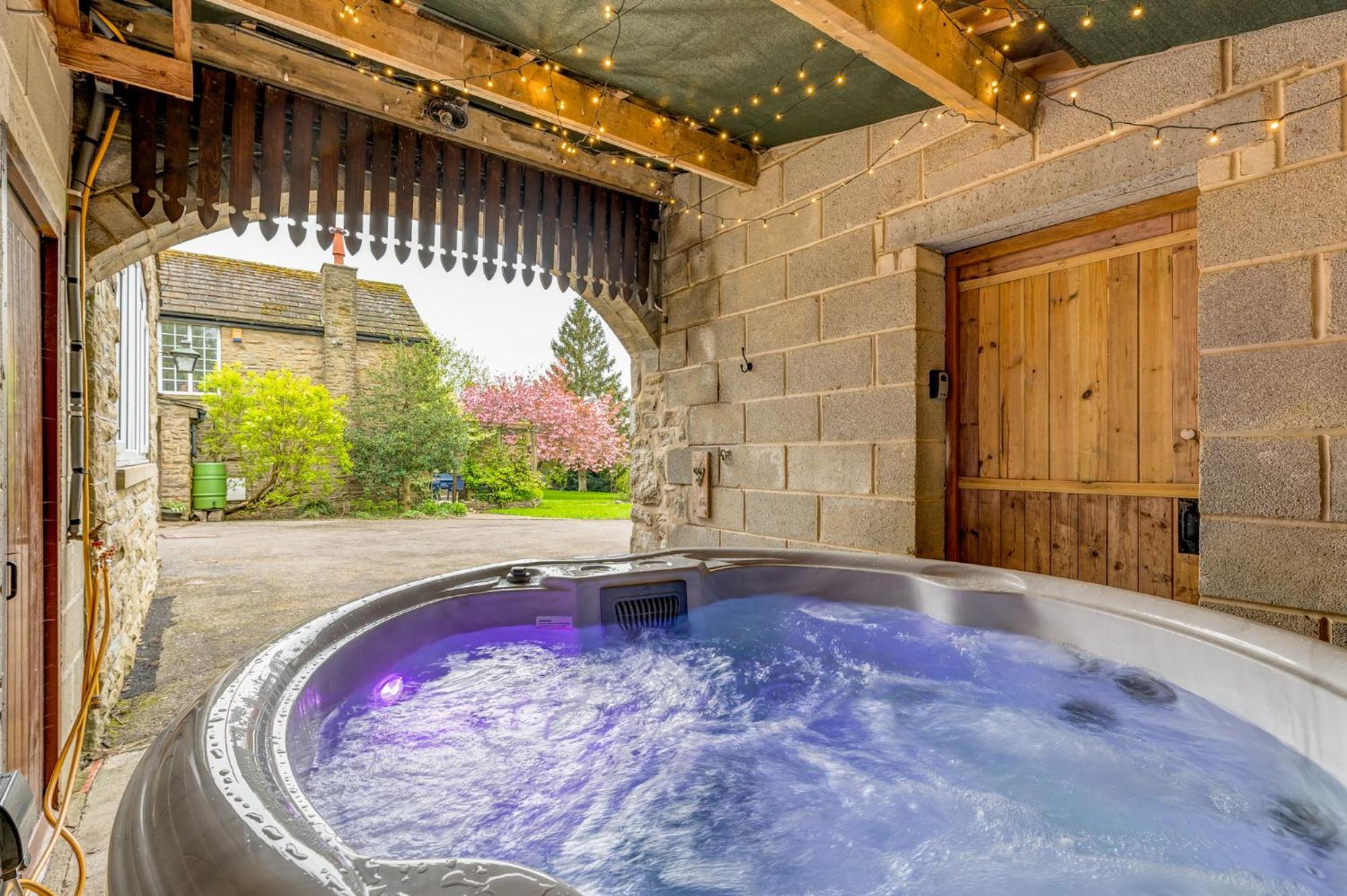 Central Malham Wellbeing Escape Hot Tub & Studio Exterior photo